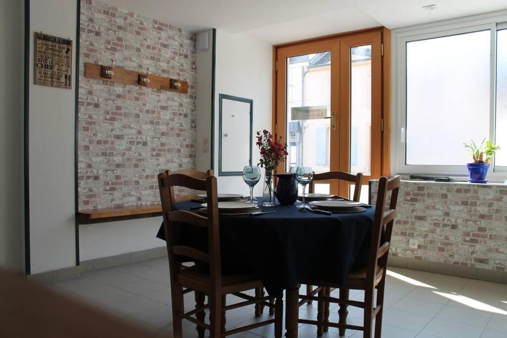 Maison Renovee Atoue Loc Villa Fresnay-sur-Sarthe Exterior foto